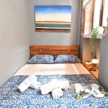 Historical Wooden Style Ac In Beyoglu Galata شقة اسطنبول