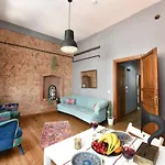 Historical Wooden Style Ac In Beyoglu Galata Apartment