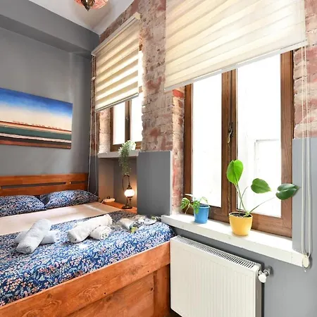 Apartment Historical Wooden Style Ac In Beyoglu Galata Istanbul